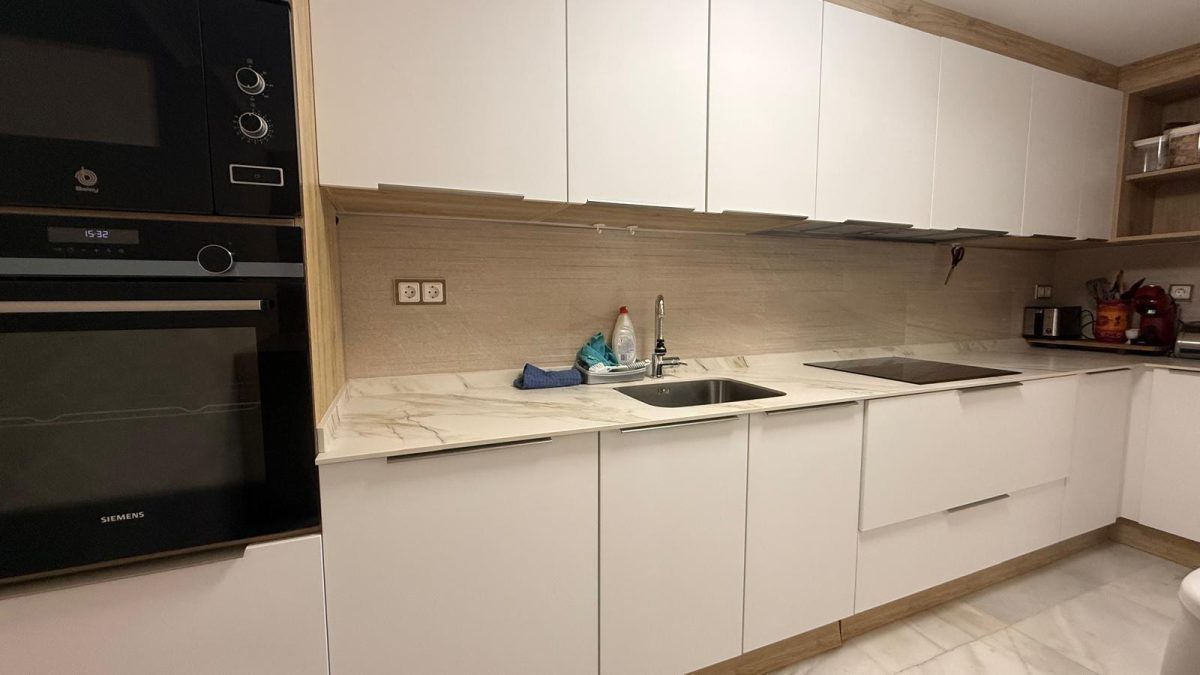 Exclusivo Apartamento de Lujo en Primera Línea de Playa en Fuengirola | Vistas Panorámicas al Mar Costa del Sol — Foto 17