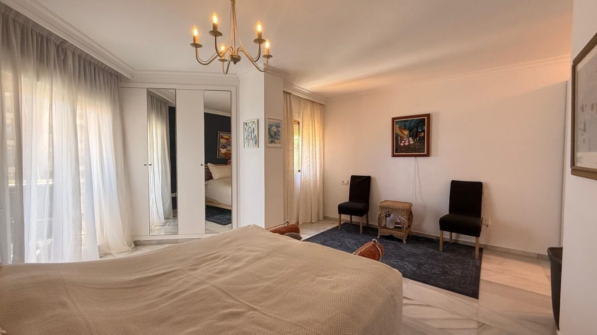 Exclusivo Apartamento de Lujo en Primera Línea de Playa en Fuengirola | Vistas Panorámicas al Mar Costa del Sol — Foto 25