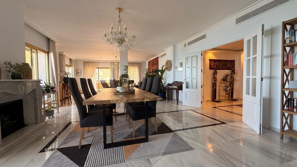 Exclusivo Apartamento de Lujo en Primera Línea de Playa en Fuengirola | Vistas Panorámicas al Mar Costa del Sol — Foto 8