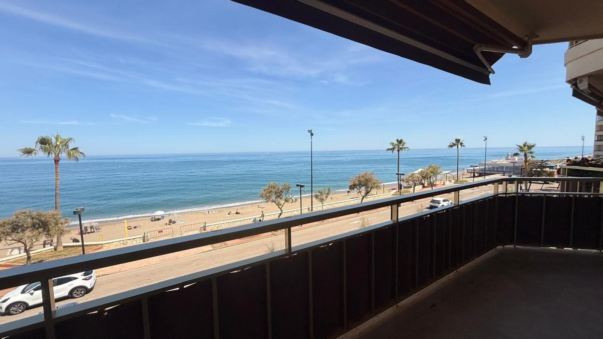 Exclusivo Apartamento de Lujo en Primera Línea de Playa en Fuengirola | Vistas Panorámicas al Mar Costa del Sol — Foto 7
