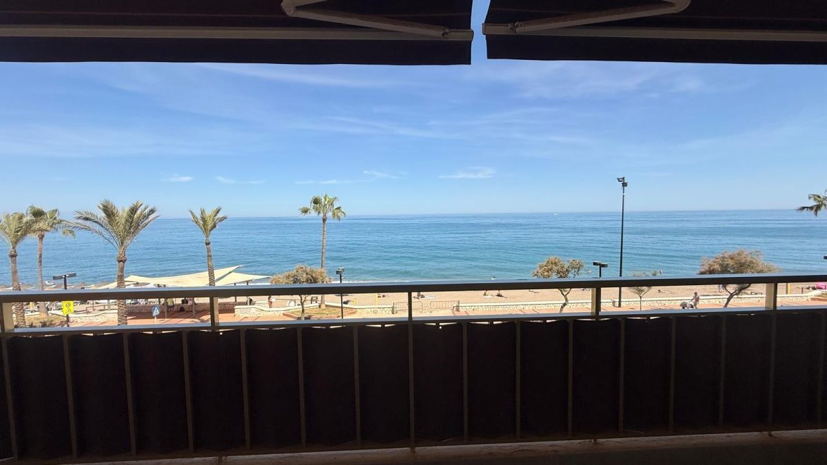 Exclusivo Apartamento de Lujo en Primera Línea de Playa en Fuengirola | Vistas Panorámicas al Mar Costa del Sol — Foto 14