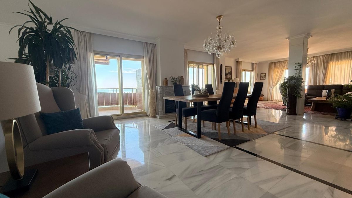 Exclusivo Apartamento de Lujo en Primera Línea de Playa en Fuengirola | Vistas Panorámicas al Mar Costa del Sol — Foto 6