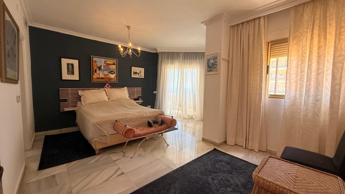 Exclusivo Apartamento de Lujo en Primera Línea de Playa en Fuengirola | Vistas Panorámicas al Mar Costa del Sol — Foto 22