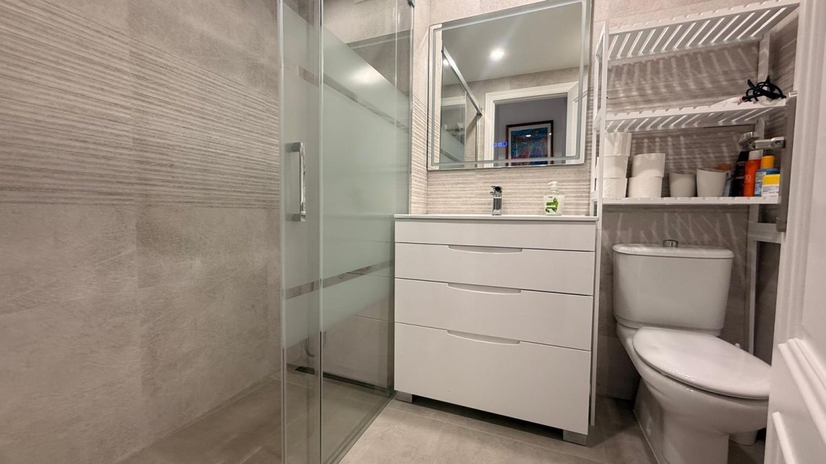 Exclusivo Apartamento de Lujo en Primera Línea de Playa en Fuengirola | Vistas Panorámicas al Mar Costa del Sol — Foto 30
