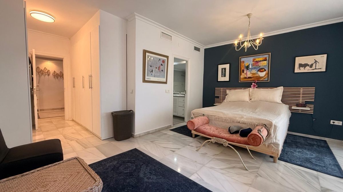 Exclusivo Apartamento de Lujo en Primera Línea de Playa en Fuengirola | Vistas Panorámicas al Mar Costa del Sol — Foto 24