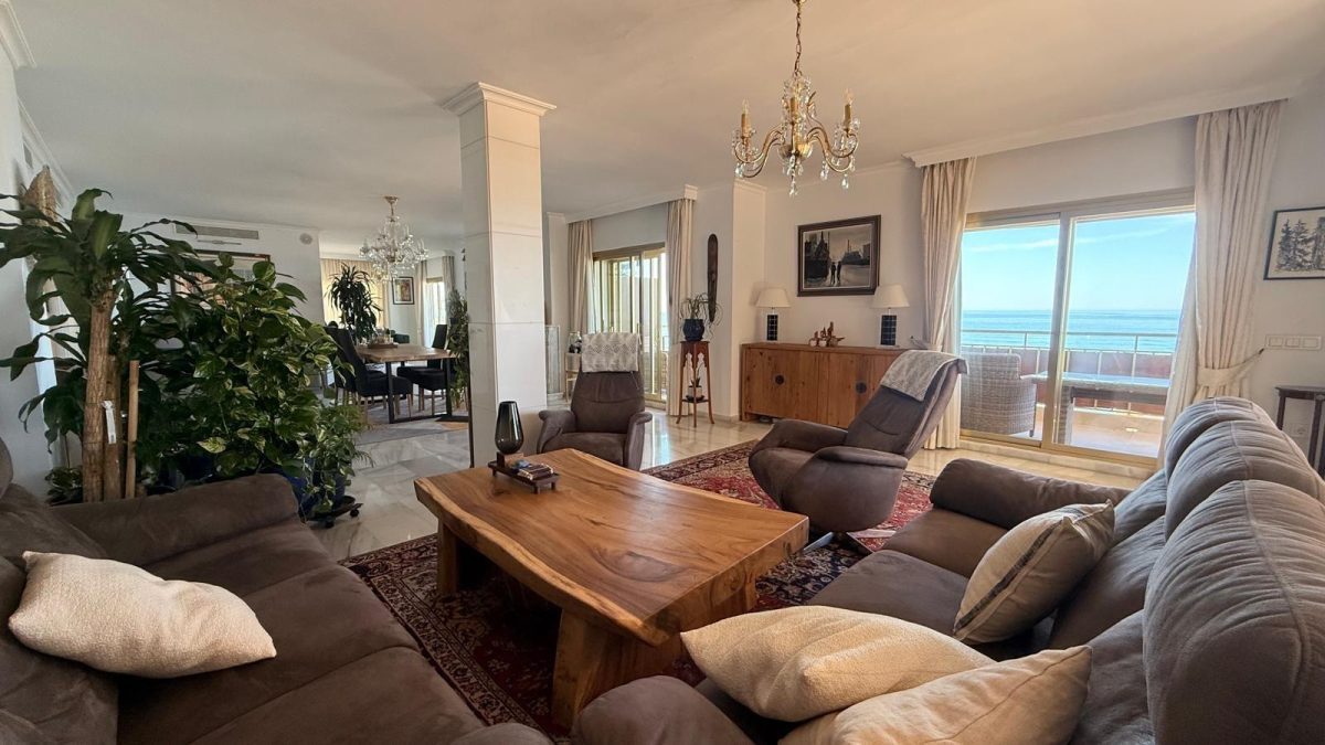 Exclusivo Apartamento de Lujo en Primera Línea de Playa en Fuengirola | Vistas Panorámicas al Mar Costa del Sol — Foto 5