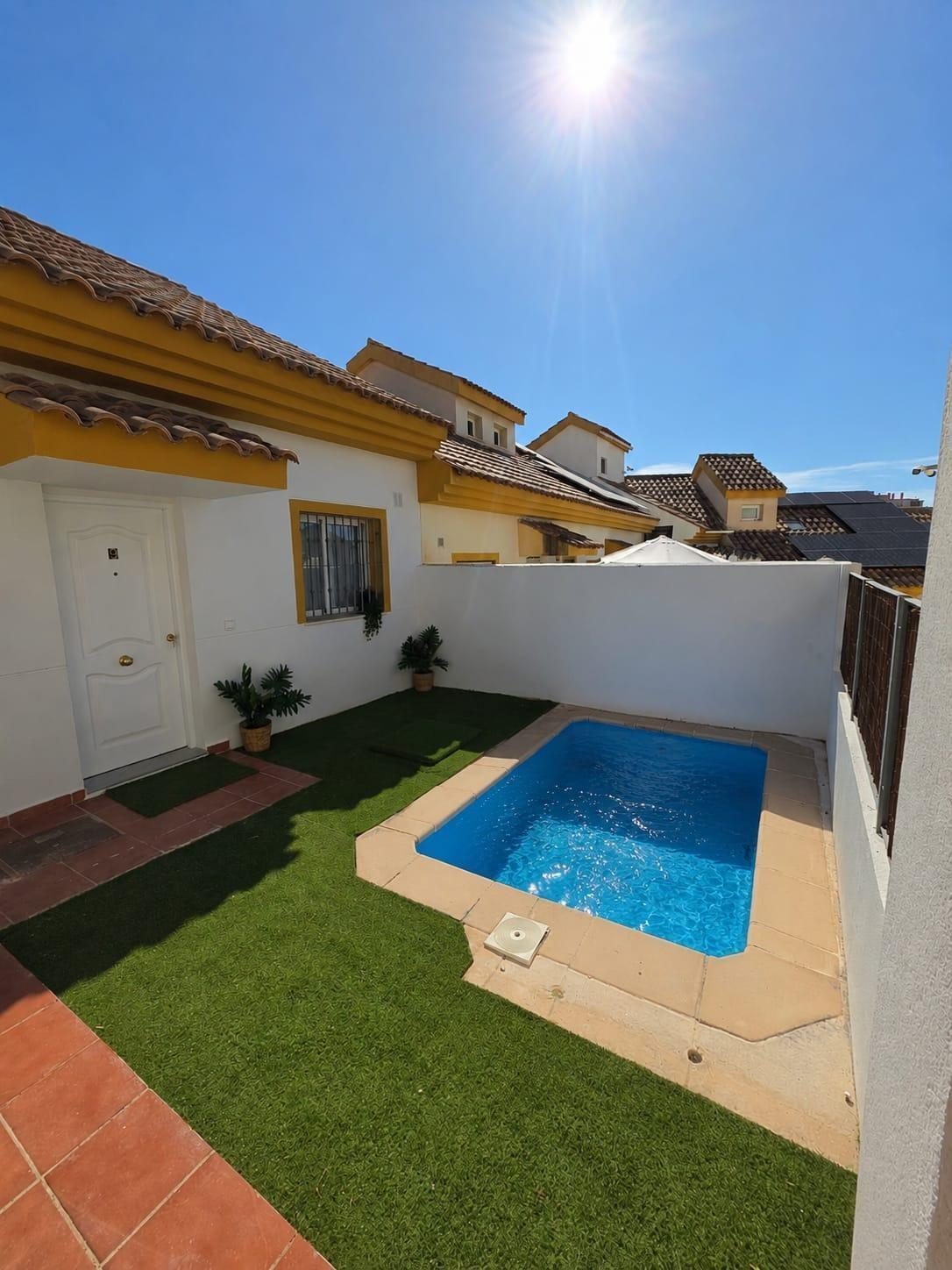 Chalet Adosado con Piscina Privada en Benalmádena | 4 Dormitorios, Garaje y Jardín — Foto 15