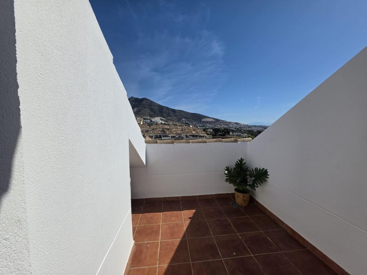 Chalet Adosado con Piscina Privada en Benalmádena | 4 Dormitorios, Garaje y Jardín — Foto 30