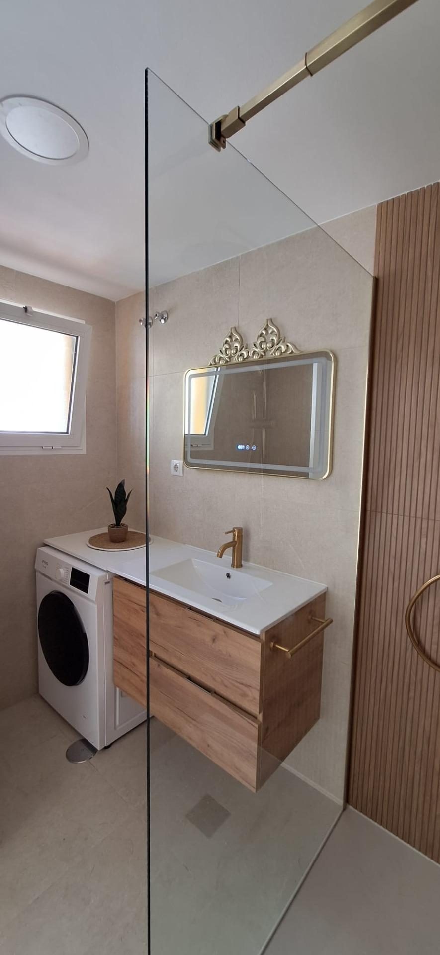 Chalet Adosado con Piscina Privada en Benalmádena | 4 Dormitorios, Garaje y Jardín — Foto 25