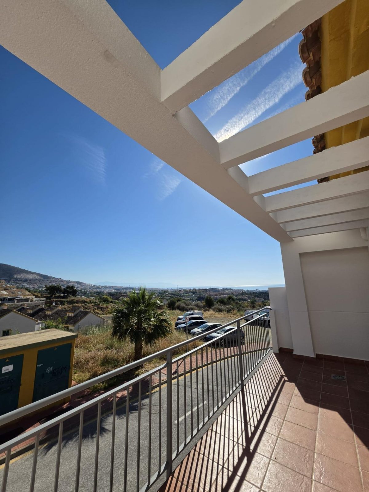Chalet Adosado con Piscina Privada en Benalmádena | 4 Dormitorios, Garaje y Jardín — Foto 29