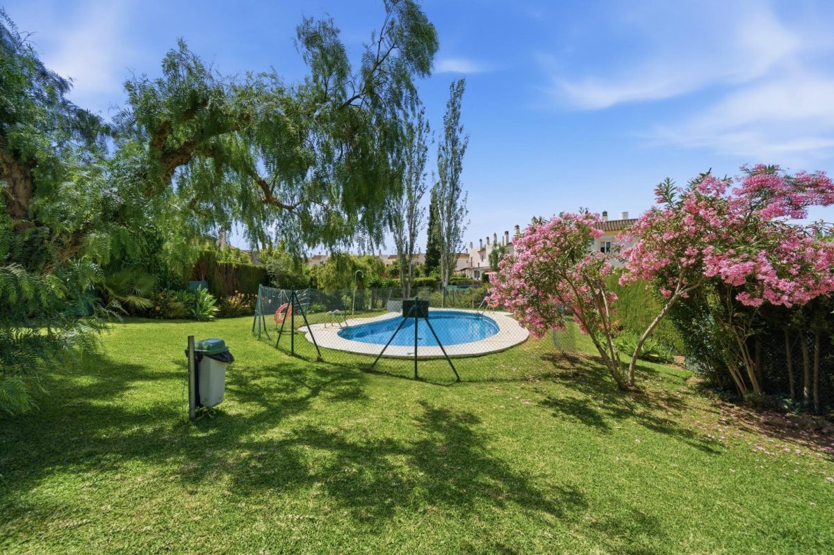 Casa adosada en venta en El Coto, Mijas | Terraza, garaje privado y piscinas comunitarias — Foto 7