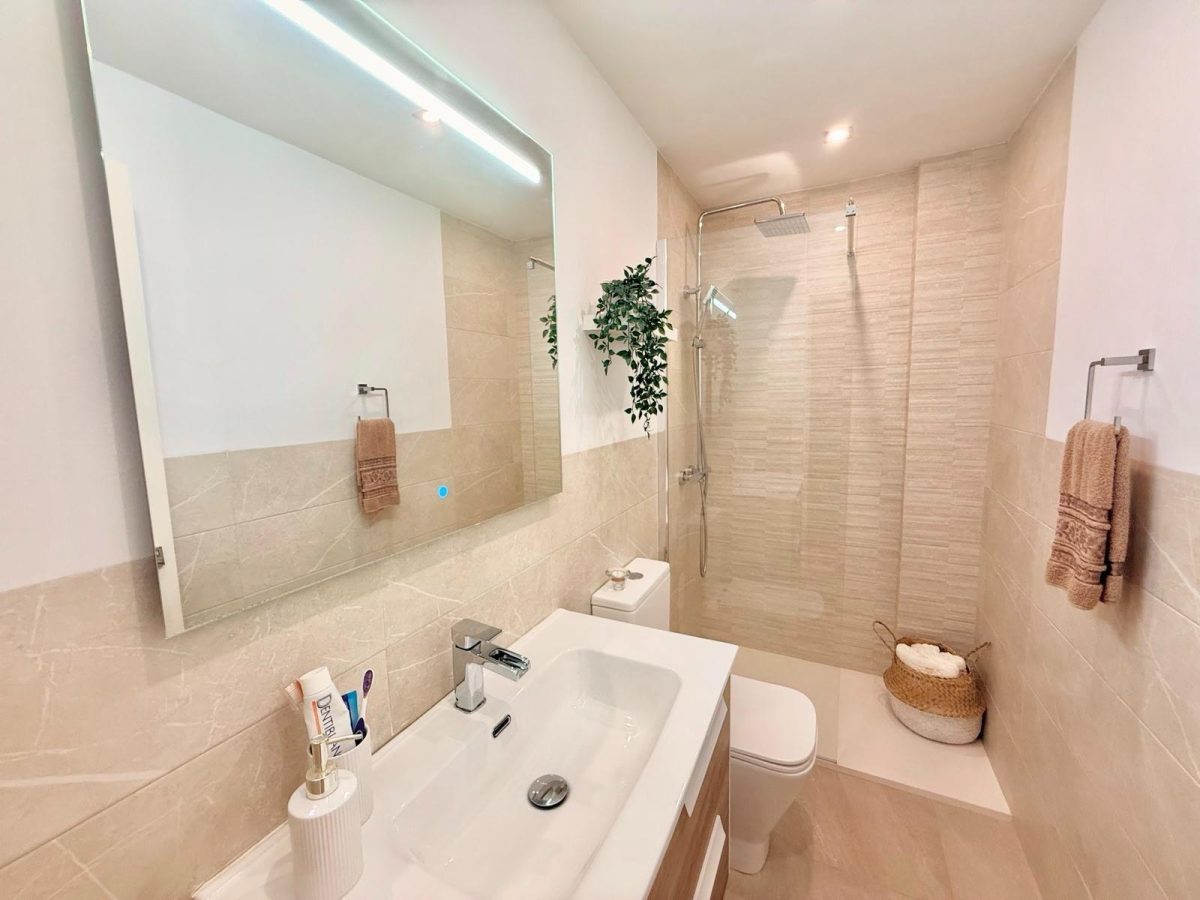 Casa adosada en venta en El Coto, Mijas | Terraza soleada, garaje privado y piscinas comunitarias en la Costa del Sol — Foto 19