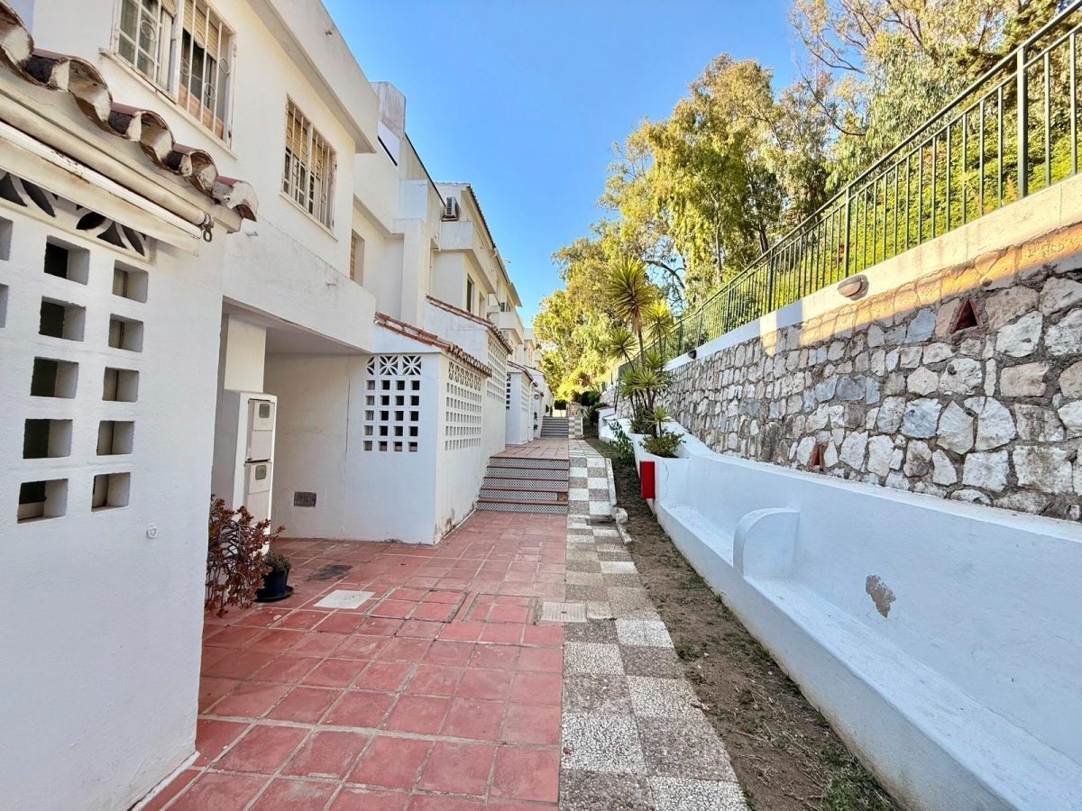 Casa adosada en venta en El Coto, Mijas | Terraza soleada, garaje privado y piscinas comunitarias en la Costa del Sol — Foto 23