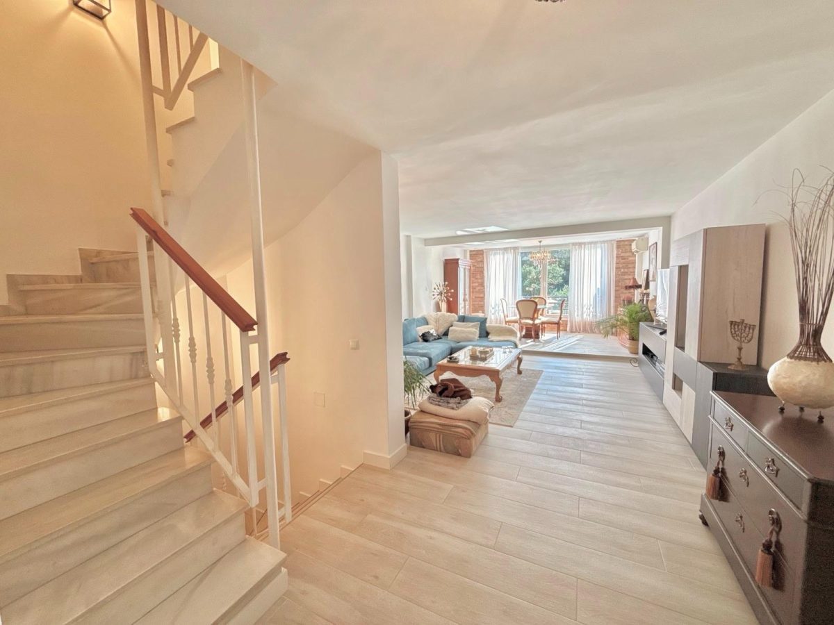 Casa adosada en venta en El Coto, Mijas | Terraza soleada, garaje privado y piscinas comunitarias en la Costa del Sol — Foto 8