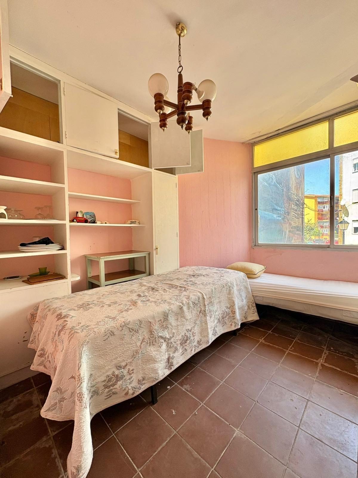 Oportunidad de inversión: piso para reformar en Fuengirola, Costa del Sol — Foto 7