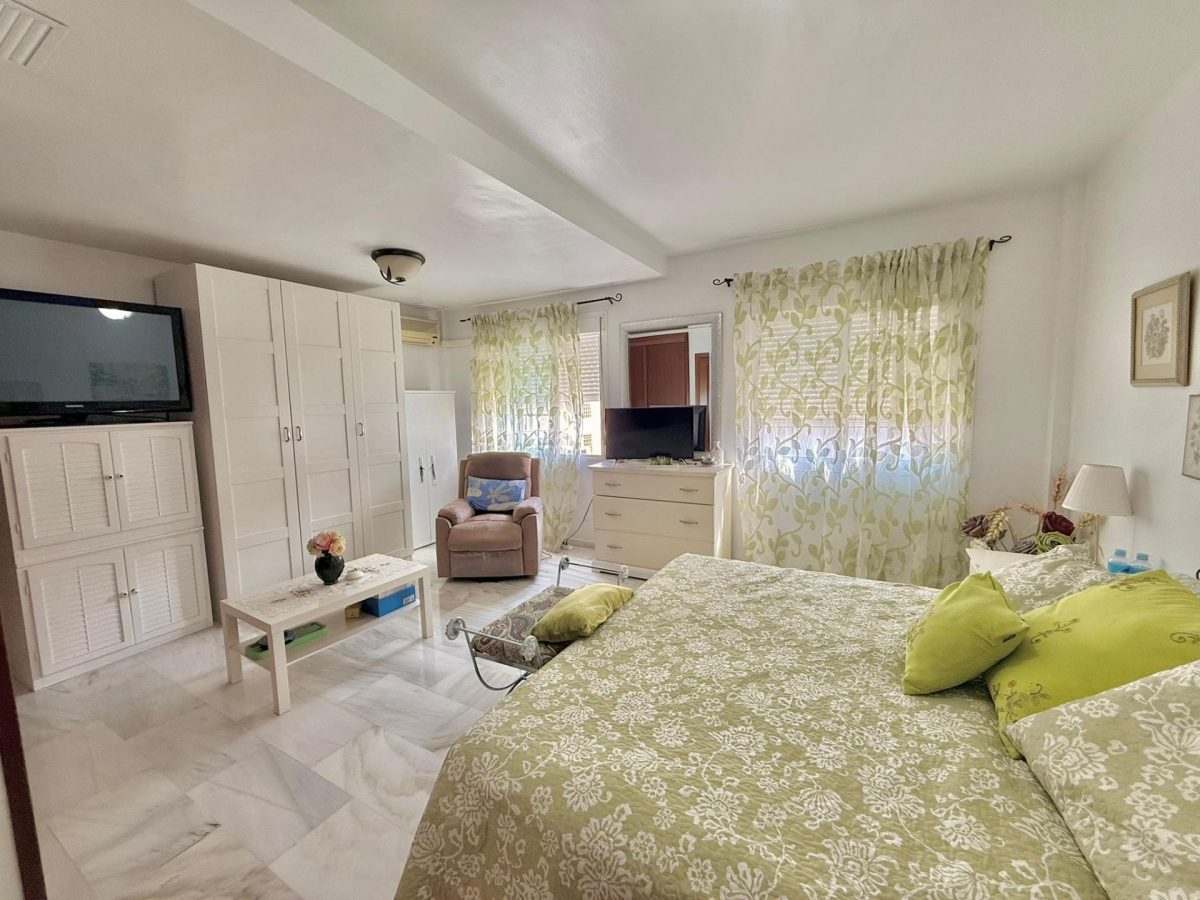Chalet independiente en Torreblanca, Fuengirola con piscina, garaje y buhardilla | Costa del Sol — Foto 14