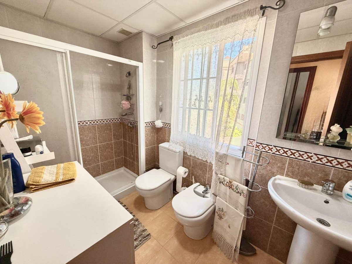Chalet independiente en Torreblanca, Fuengirola con piscina, garaje y buhardilla | Costa del Sol — Foto 6