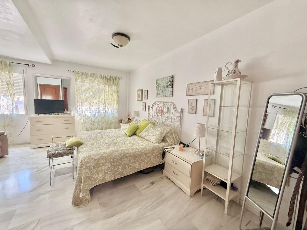 Chalet independiente en Torreblanca, Fuengirola con piscina, garaje y buhardilla | Costa del Sol — Foto 16