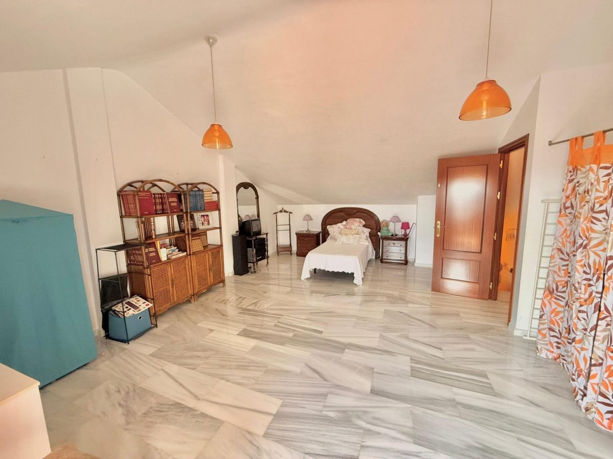 Chalet independiente en Torreblanca, Fuengirola con piscina, garaje y buhardilla | Costa del Sol — Foto 8