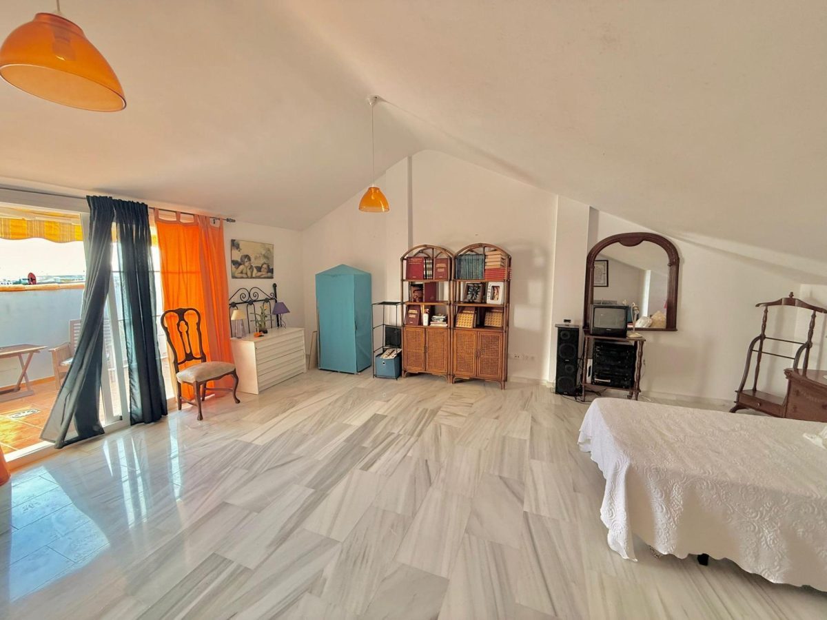Chalet independiente en Torreblanca, Fuengirola con piscina, garaje y buhardilla | Costa del Sol — Foto 9