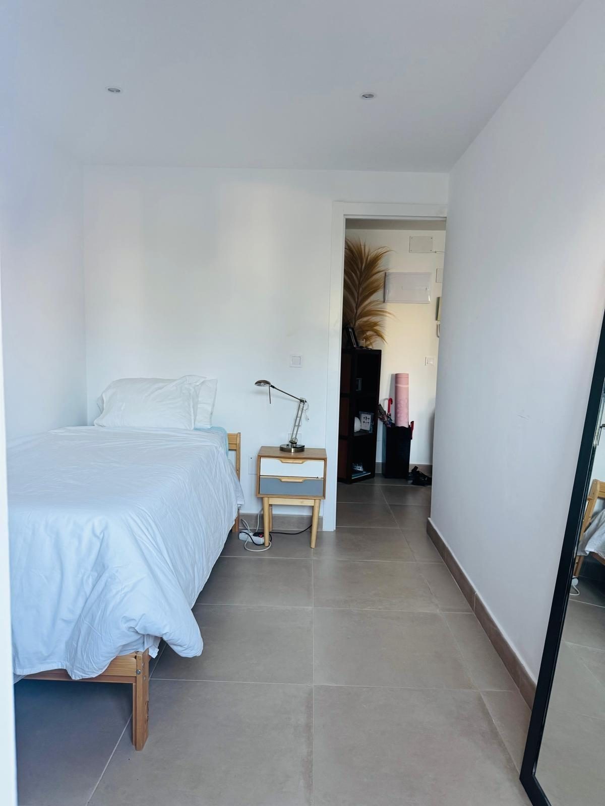 Piso en venta en La Carihuela, Torremolinos: 2 dormitorios, reformado y a 3 minutos de la playa — Foto 8