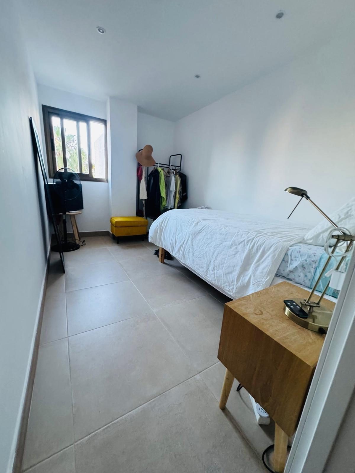 Piso en venta en La Carihuela, Torremolinos: 2 dormitorios, reformado y a 3 minutos de la playa — Foto 7