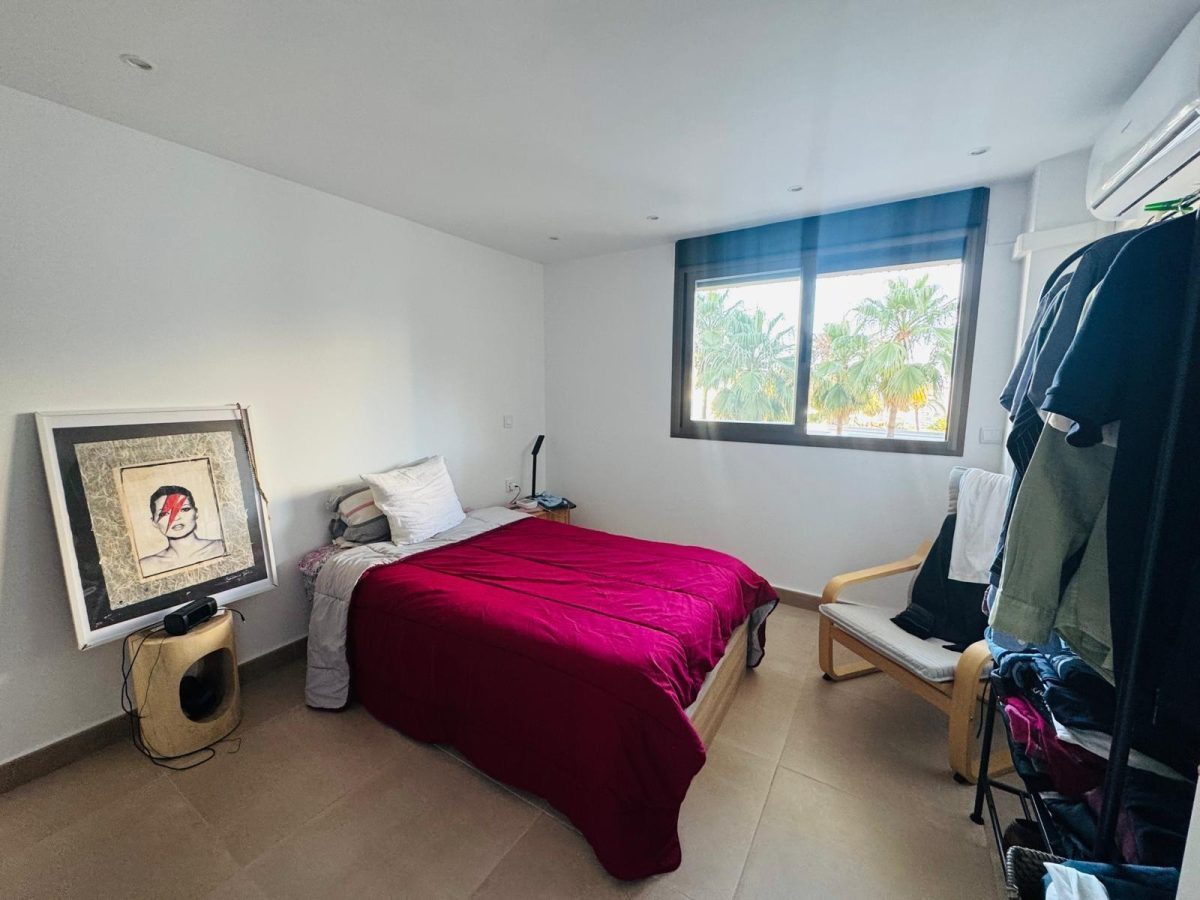 Piso en venta en La Carihuela, Torremolinos: 2 dormitorios, reformado y a 3 minutos de la playa — Foto 5