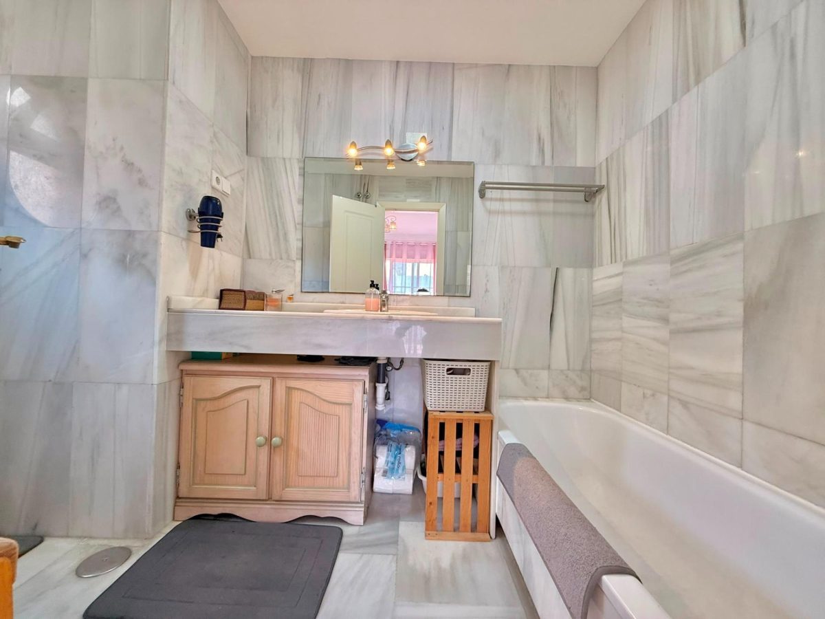 Casa Pareada en Venta en Riviera del Sol, Costa del Sol con Vistas al Mar, Piscina y Solárium — Foto 13