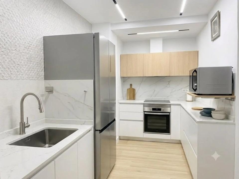 Apartamento en Planta Baja con Garaje en el Centro de Fuengirola a 500 m de la Playa — Foto 3
