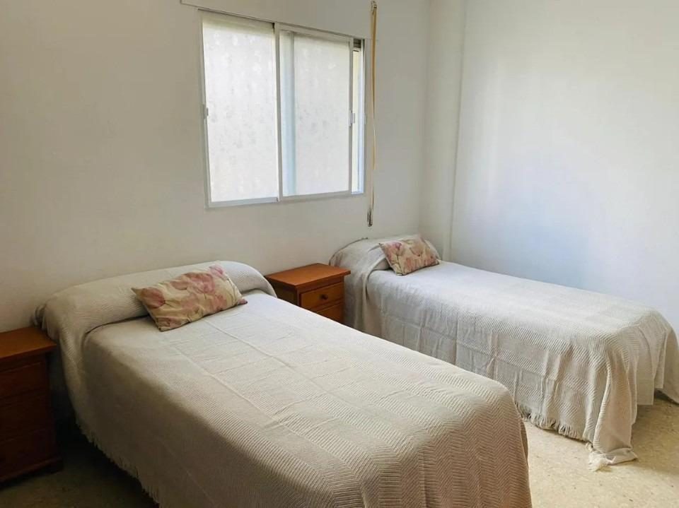 Apartamento en Planta Baja con Garaje en el Centro de Fuengirola a 500 m de la Playa — Foto 9