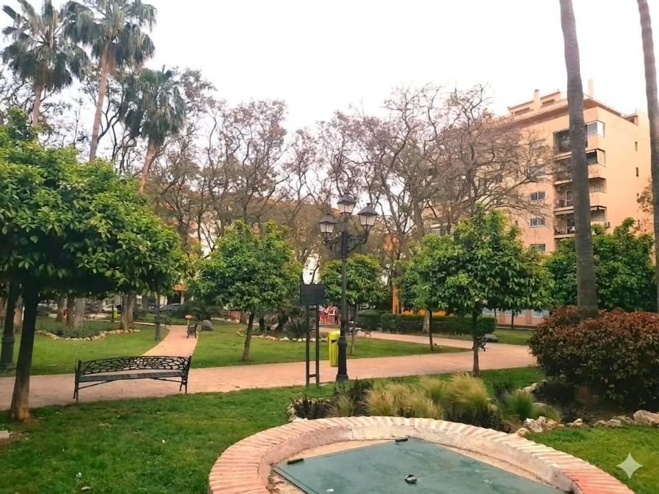 Apartamento en Planta Baja con Garaje en el Centro de Fuengirola a 500 m de la Playa — Foto 13