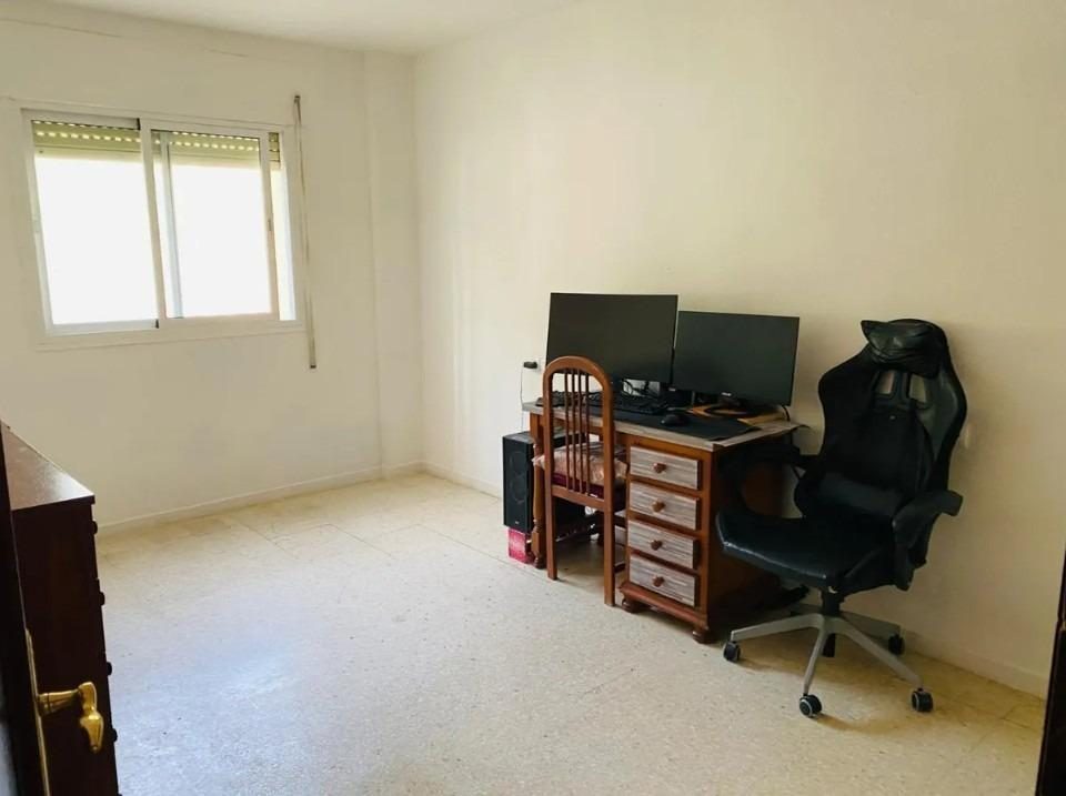 Apartamento en Planta Baja con Garaje en el Centro de Fuengirola a 500 m de la Playa — Foto 10