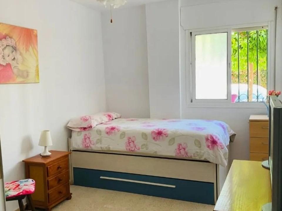Apartamento en Planta Baja con Garaje en el Centro de Fuengirola a 500 m de la Playa — Foto 6