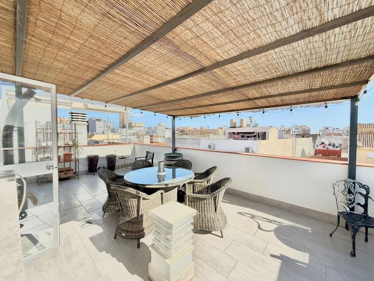 Exclusivo ático en venta en el centro de Fuengirola con espectacular terraza solárium — Foto 2