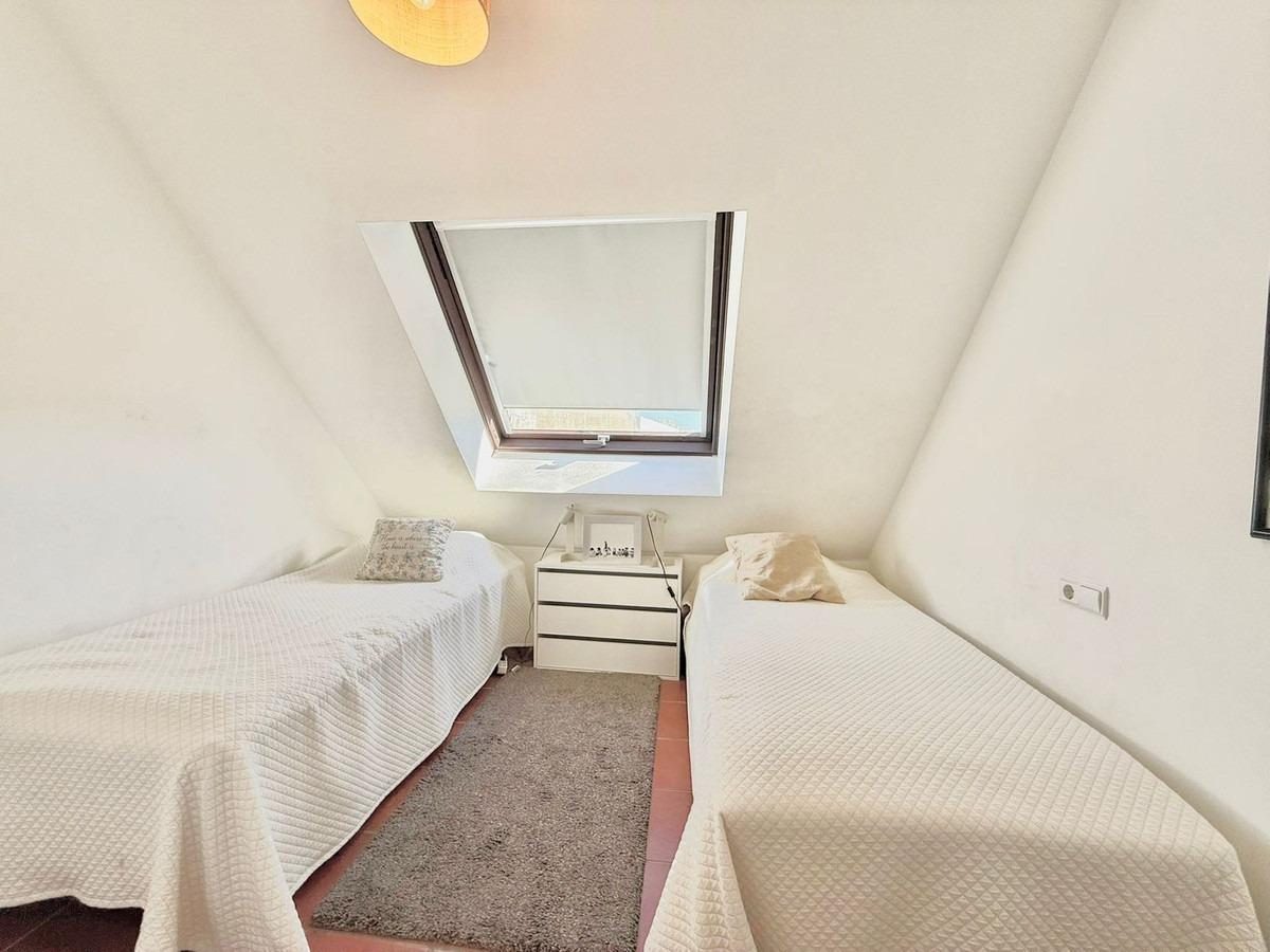 Exclusivo ático en venta en el centro de Fuengirola con espectacular terraza solárium — Foto 9