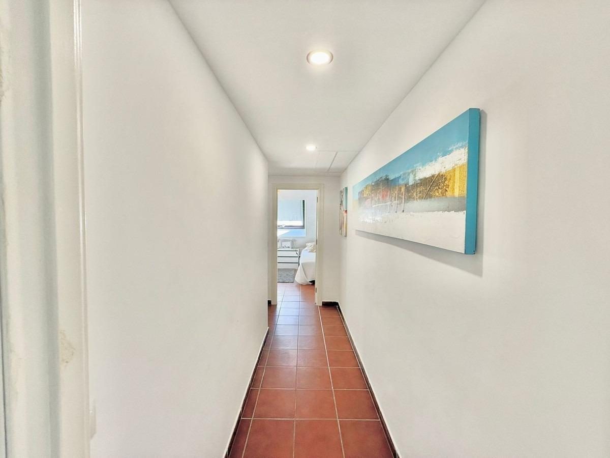 Exclusivo ático en venta en el centro de Fuengirola con espectacular terraza solárium — Foto 7
