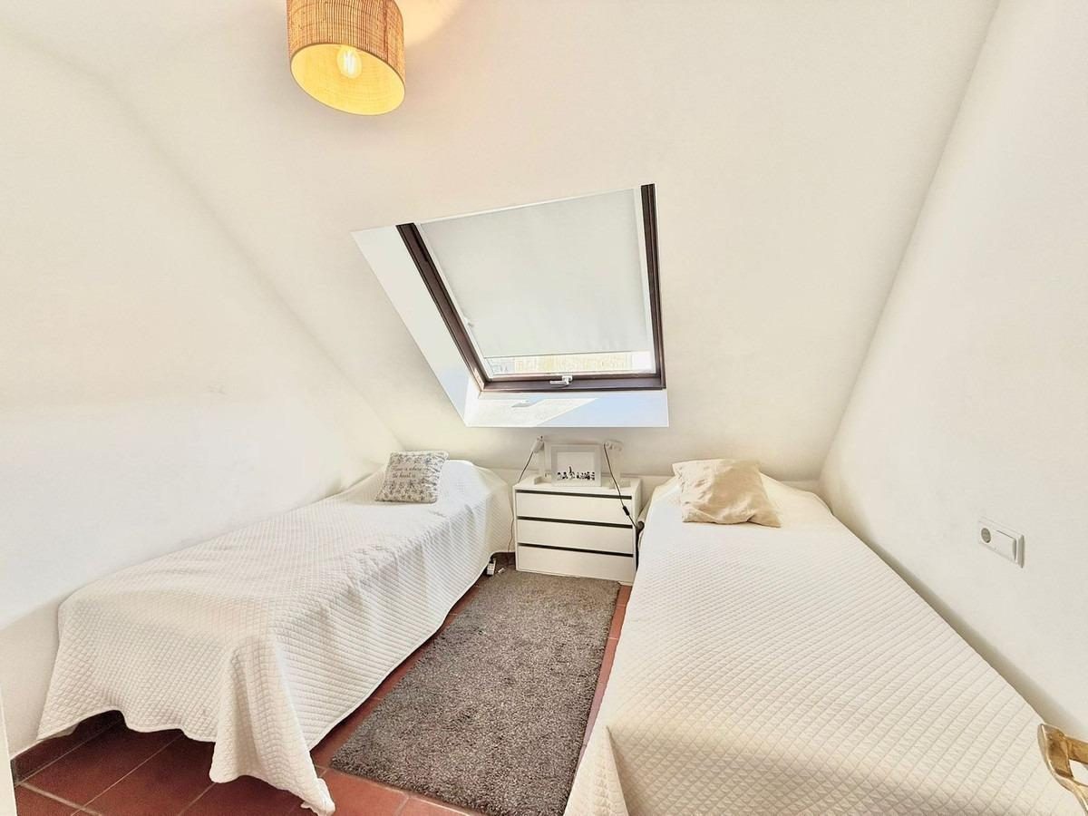 Exclusivo ático en venta en el centro de Fuengirola con espectacular terraza solárium — Foto 8
