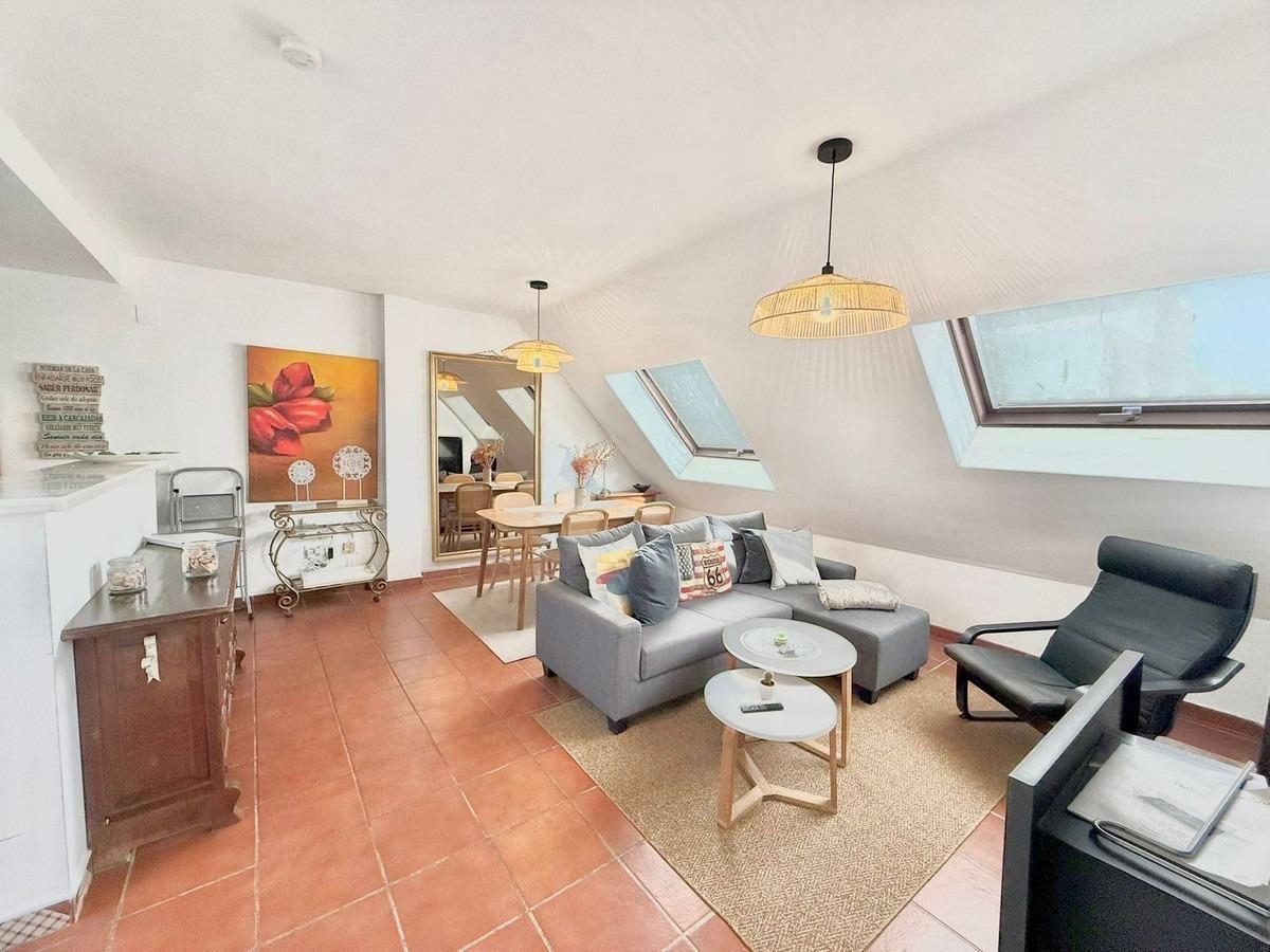 Exclusivo ático en venta en el centro de Fuengirola con espectacular terraza solárium — Foto 3