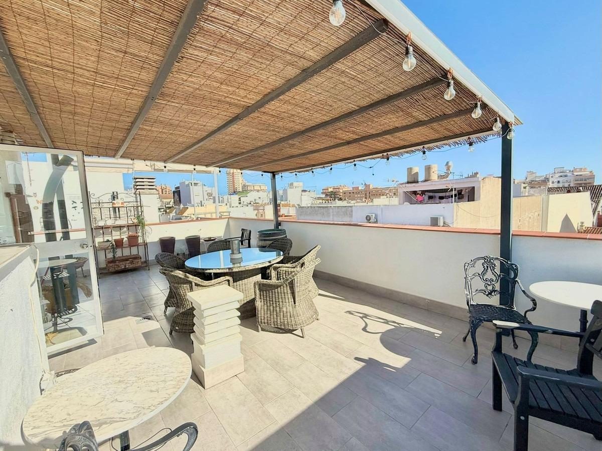 Exclusivo ático en venta en el centro de Fuengirola con espectacular terraza solárium — Foto 1