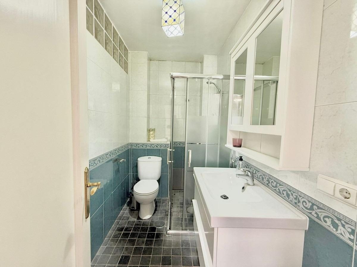 Exclusivo ático en venta en el centro de Fuengirola con espectacular terraza solárium — Foto 12