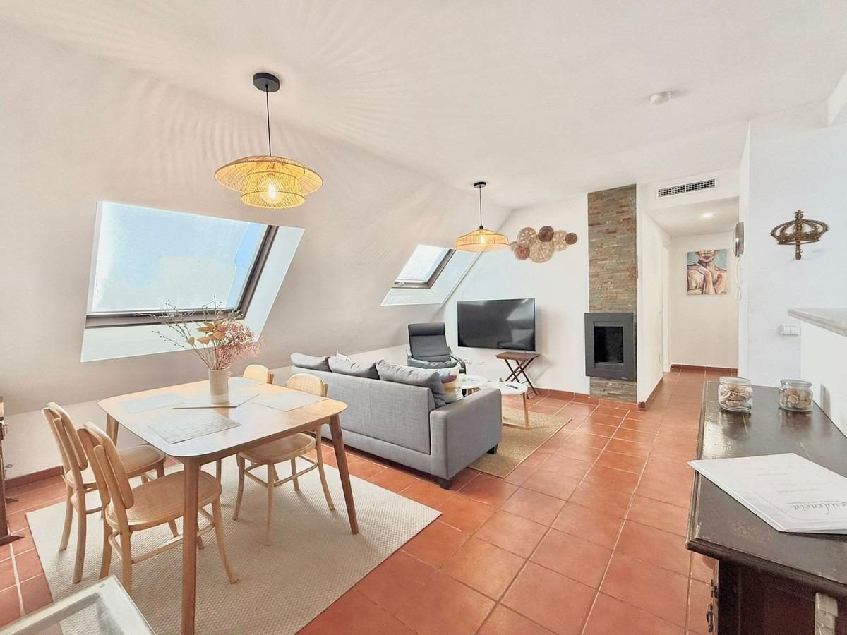 Exclusivo ático en venta en el centro de Fuengirola con espectacular terraza solárium — Foto 4