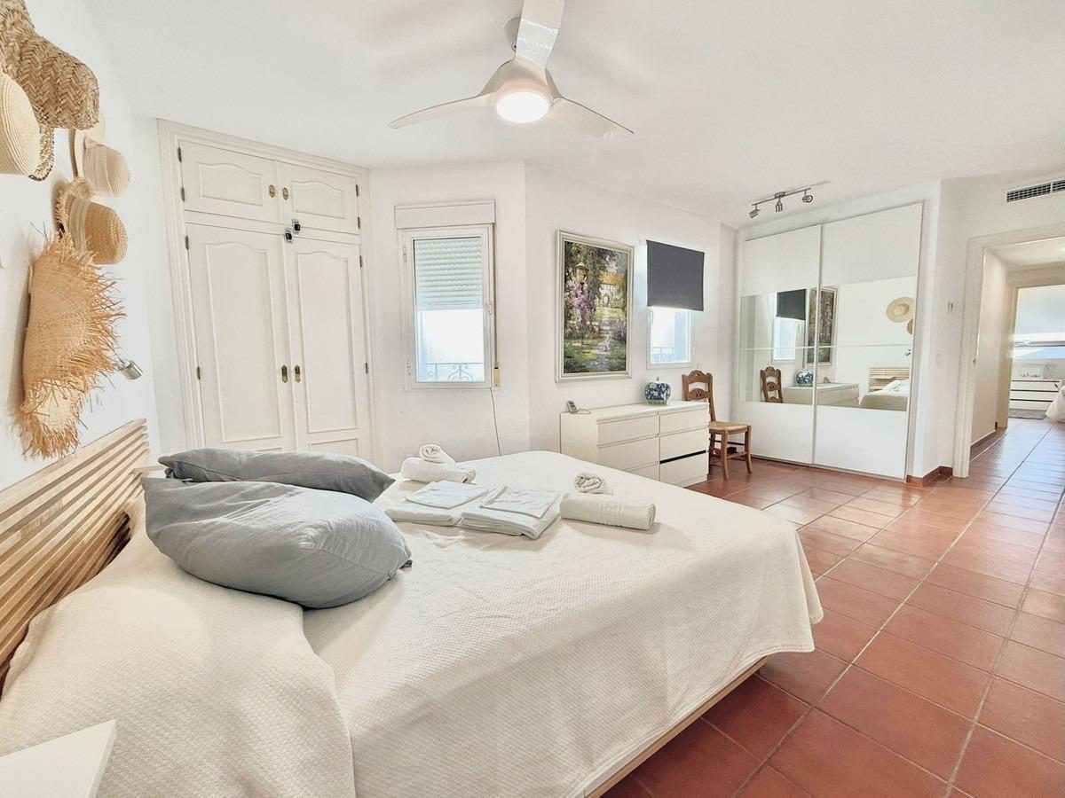 Exclusivo ático en venta en el centro de Fuengirola con espectacular terraza solárium — Foto 11