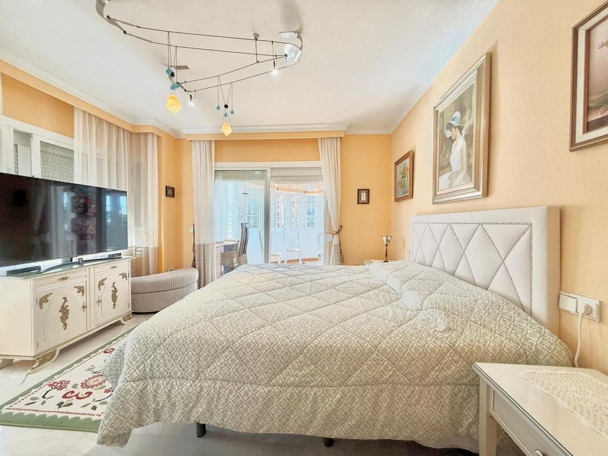 Ático en venta en Las Lagunas, Mijas Costa | 3 dormitorios, gran luminosidad y ubicación privilegiada en la Costa del Sol — Foto 11