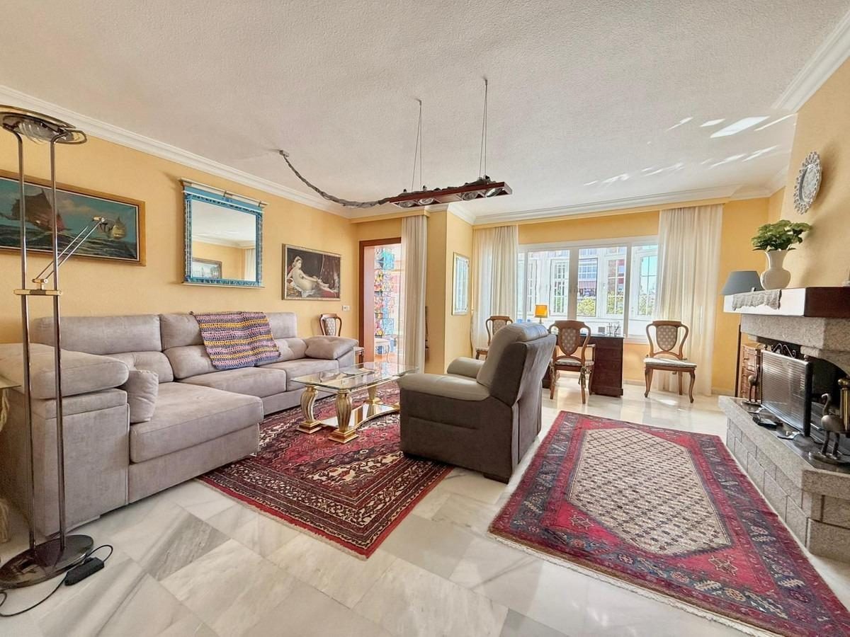 Ático en venta en Las Lagunas, Mijas Costa | 3 dormitorios, gran luminosidad y ubicación privilegiada en la Costa del Sol — Foto 2