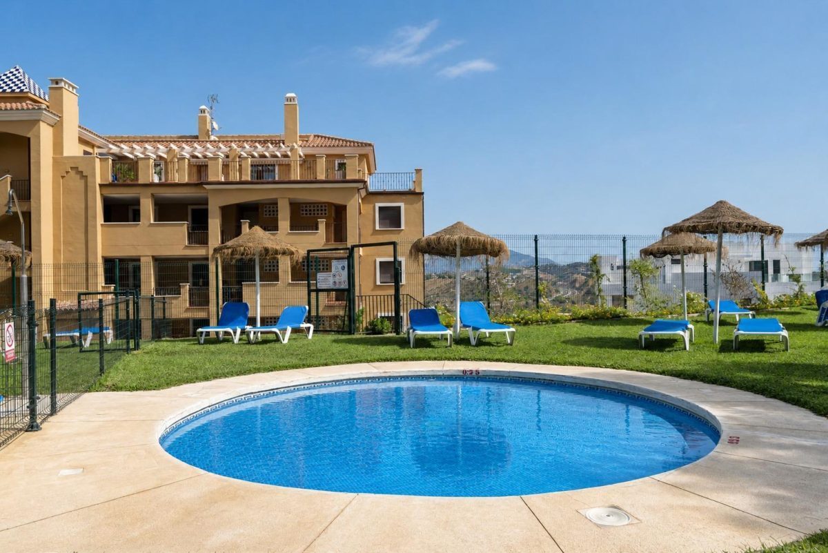 Apartamento en venta en Calanova Golf, Mijas Costa con jardín privado, terraza, piscina y garaje — Foto 17