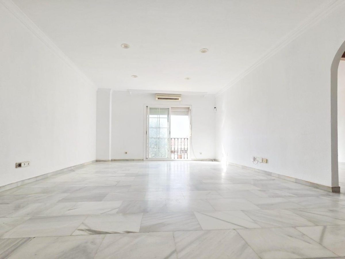 Amplio Piso de 3 Dormitorios en Las Lagunas, Mijas Costa | Costa del Sol — Foto 11