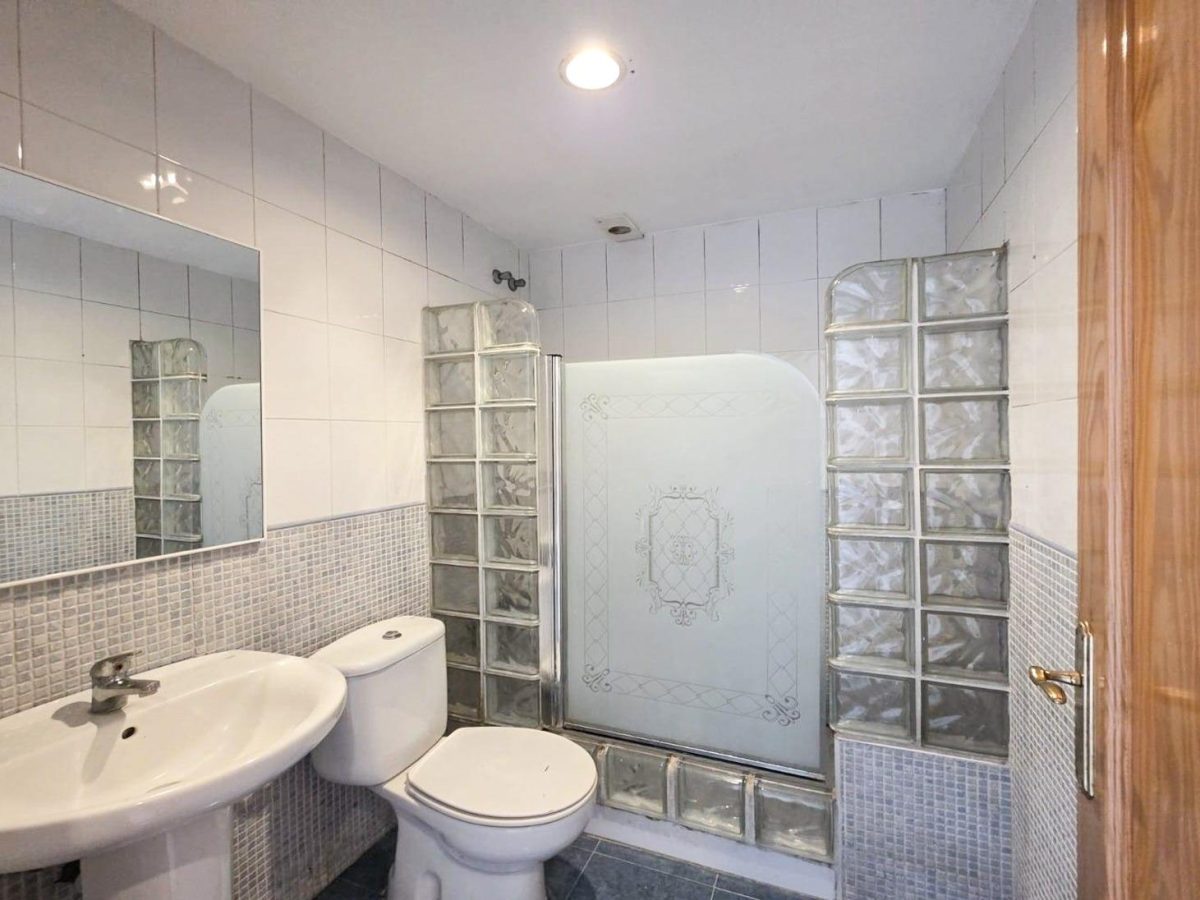 Amplio Piso de 3 Dormitorios en Las Lagunas, Mijas Costa | Costa del Sol — Foto 23