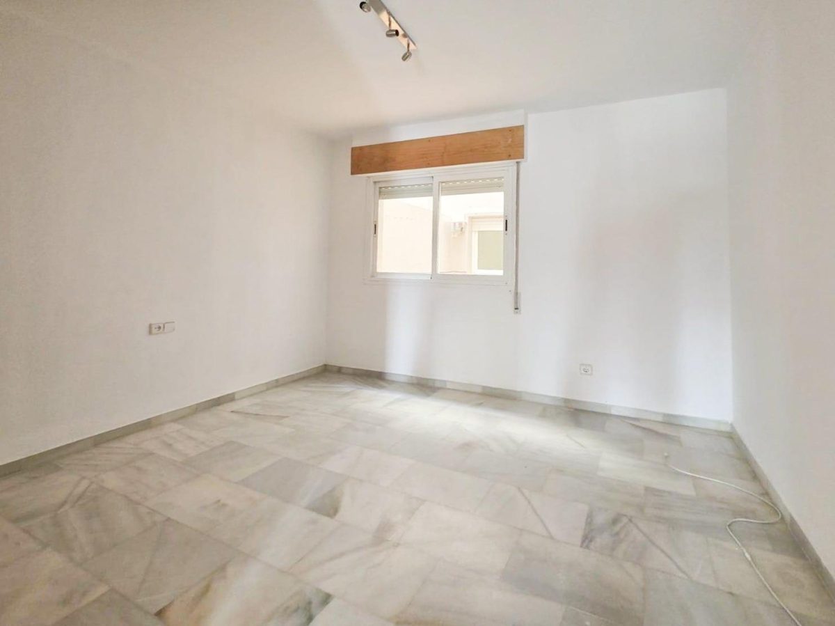 Amplio Piso de 3 Dormitorios en Las Lagunas, Mijas Costa | Costa del Sol — Foto 17