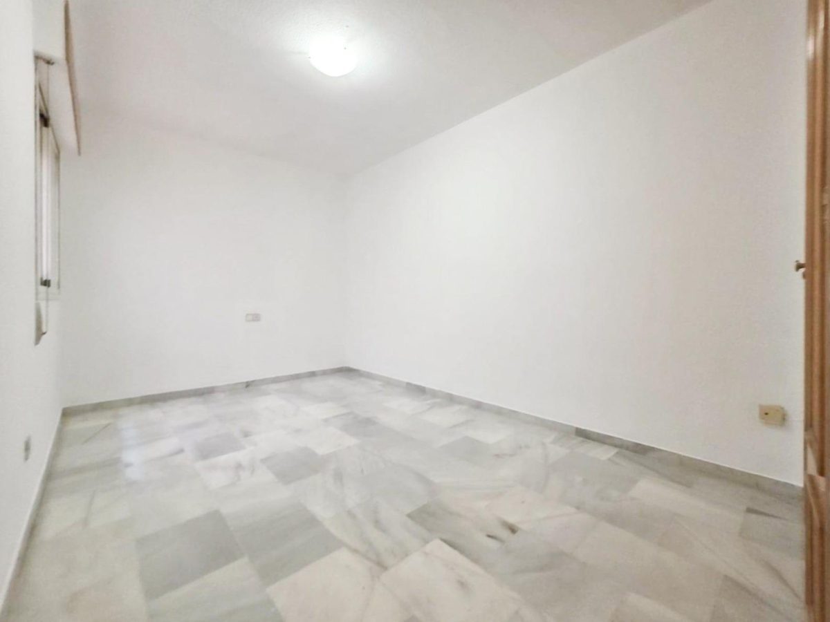 Amplio Piso de 3 Dormitorios en Las Lagunas, Mijas Costa | Costa del Sol — Foto 25