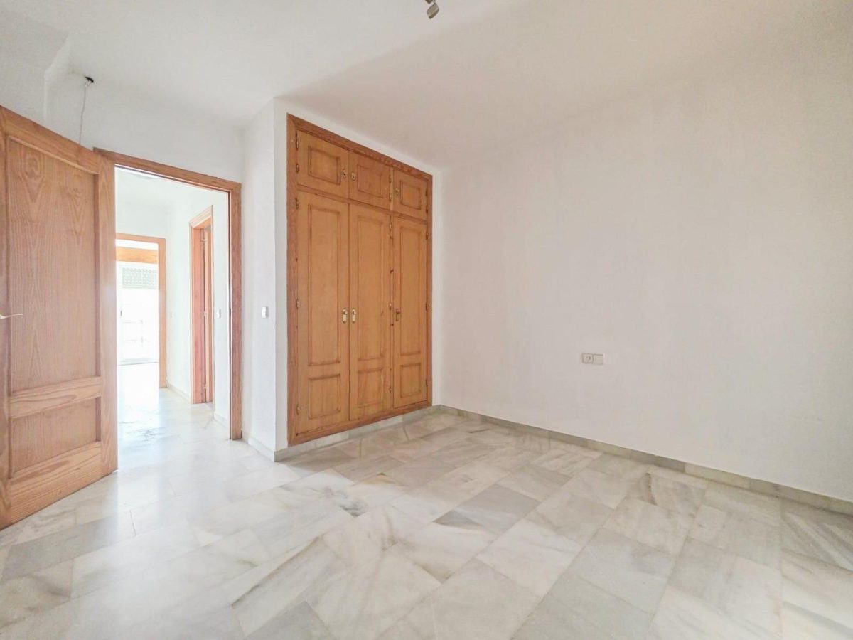 Amplio Piso de 3 Dormitorios en Las Lagunas, Mijas Costa | Costa del Sol — Foto 14